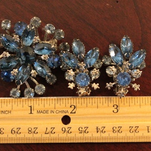Shades of Blue Rhinestone Brooch and Earrings bild 6