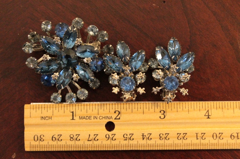Shades of Blue Rhinestone Brooch and Earrings bild 6