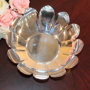 Reed and Barton Silverplate Water Lily Bowl