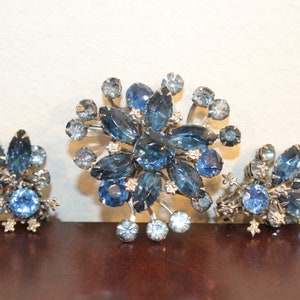 Shades of Blue Rhinestone Brooch and Earrings bild 1
