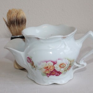 Scuttle Mug – Large with Floral Design includes Bristle Brush