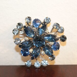 Shades of Blue Rhinestone Brooch and Earrings bild 3