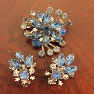 Shades of Blue Rhinestone Brooch and Earrings bild 2