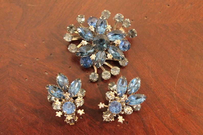 Shades of Blue Rhinestone Brooch and Earrings bild 2