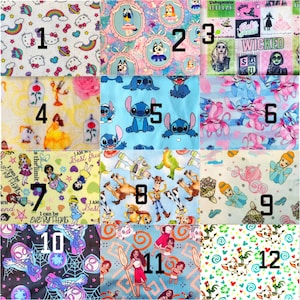 Puede incluir: Una cuadr&iacute;cula de doce muestras de tela con varios personajes de dibujos animados y patrones. Los dise&ntilde;os incluyen Hello Kitty, Bluey, Wicked, La Bella y la Bestia, Stitch, Angel, princesas Disney, Toy Story, Cenicienta, Spider-Man, Moana y Hei Hei.