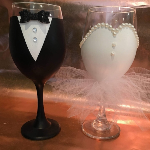 Bride and Groom Wine Glasses, Hand Painted Bridal Wine Glasses, Wedding Party Wine Glasses, Bachelorette Party Glasses