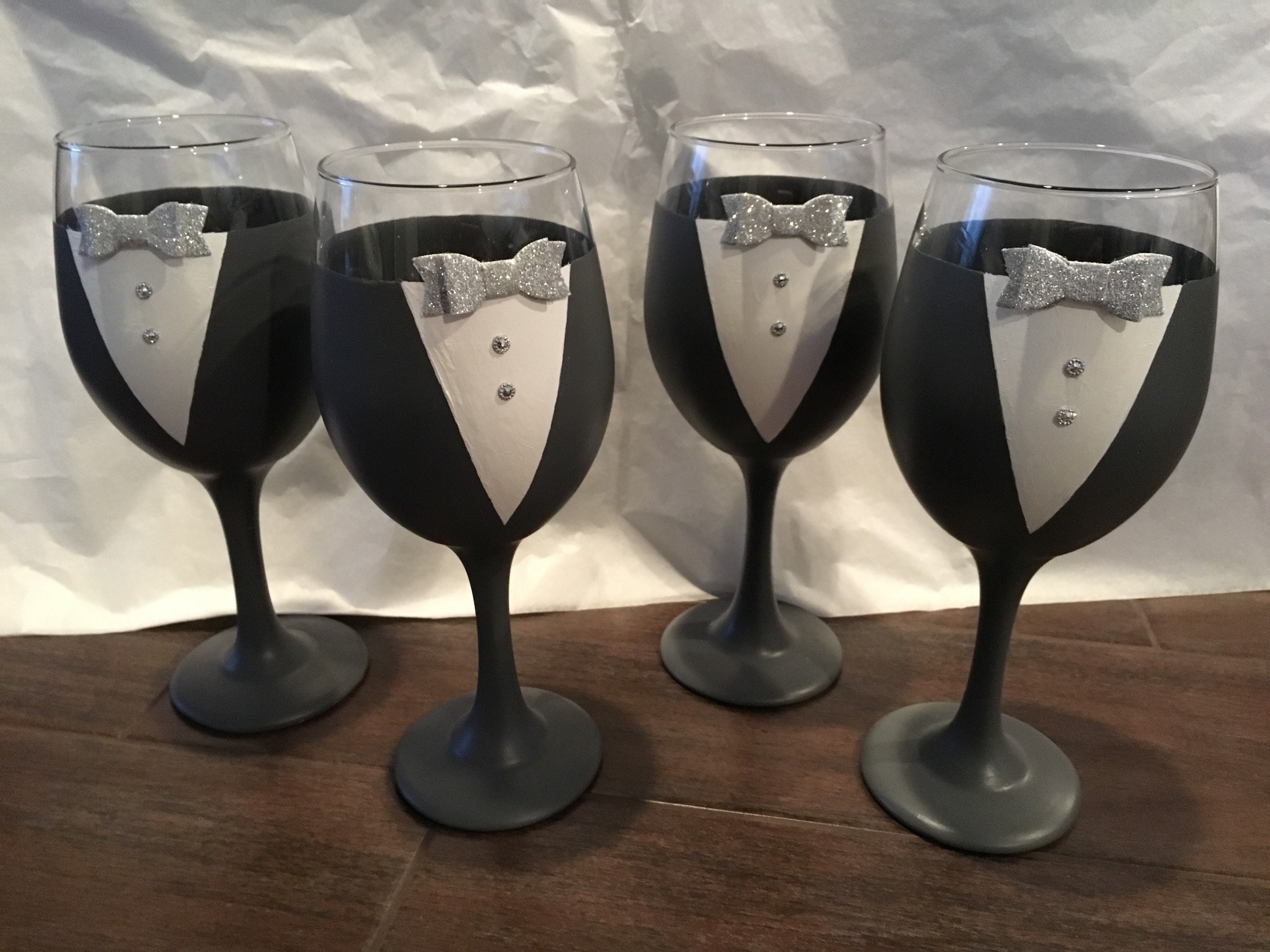 Bride & Groom Wine Glass Set - Design: HH6