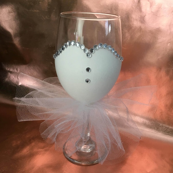 Bride Wine Glass, Hand Painted Bridal Wine Glass, Wedding Wine Glasses, Bachelorette Party Wine Glass