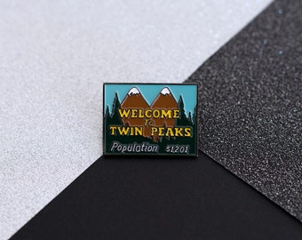 Pin's Twin Peaks Welcome Population 51.201 / Panel de bienvenida a Twin Peaks Lynch / pin de insignia de pino de esmalte duro