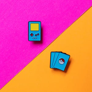 Pin's Pokemon Nintendo Game Boy Color / Pokeball cards video game GameBoy / hard enamel pin badge épingle