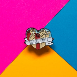 Pin's Sisters Unite sorority feminist heart / sororité unité coeur féministe / hard enamel pin badge épingle image 3