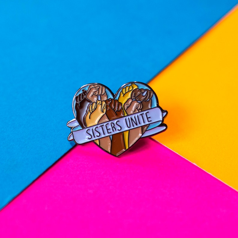 Pin's Sisters Unite sorority feminist heart / sorority unity feminist heart / hard enamel pin badge pin Modèle 1