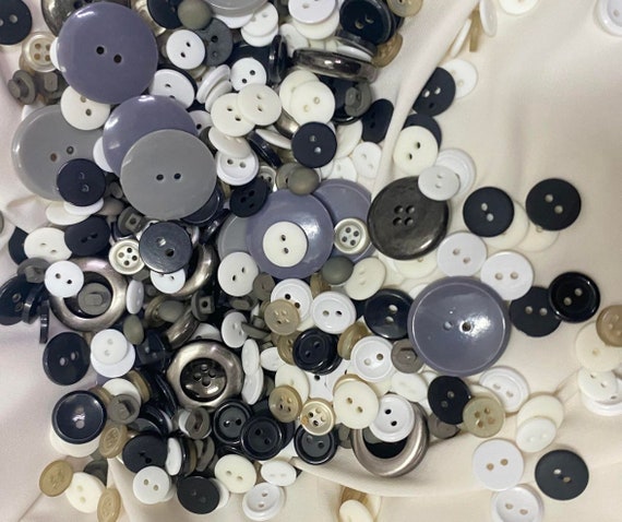 Bulk Craft Buttons: 50g Bulk Craft Buttons: 50g