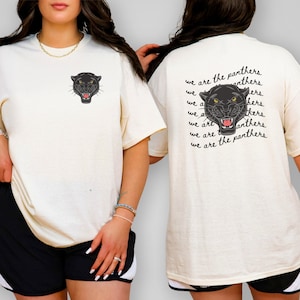 Camiseta Gildan We Are The Panthers, diseño delantero y trasero, camiseta Gildan, camiseta unisex, fanático de las panteras, regalo de las panteras, mascota de las panteras