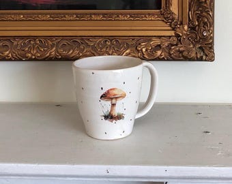 Taza de café con forma de seta hecha a mano y esmaltada con brillo.