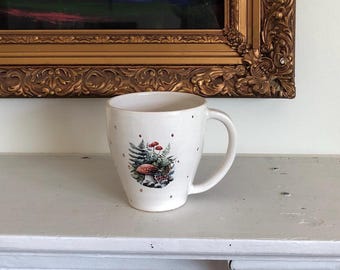 Tazza decorata a mano con motivo a fungo