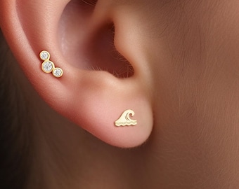 Pendientes de olas con dije de océano dorado, regalo de boda en la playa para ella, regalo de tachuelas para mamá, joyería de surfista, pendientes de olas de estilo boho, regalo