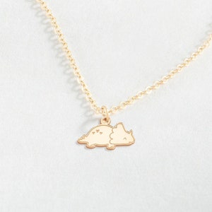 Colar de dinossauro dourado com pingente de dinossauro Triceratops, presente para amante de dinossauro para ela, colar de animais, joias de dinossauro, presente para a mãe