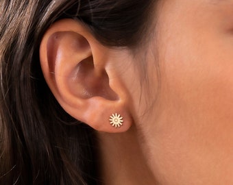 Daisy Earring, Gold Flower Stud Earring, Rose Gold Flower Earring, Sterling Silver Flower Earring, Bridesmaid Gift, Graduation Gift