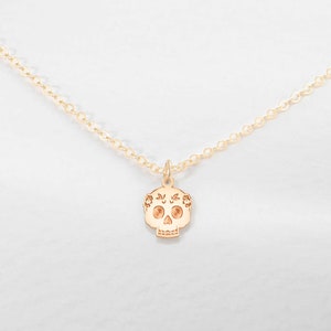 Collar de calavera de azúcar, regalo del Día de los Muertos, joyería de calavera de azúcar, regalo de cumpleaños, regalo de graduación, joyería linda, joyería de la cultura mexicana