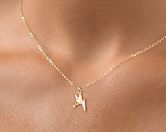 Collar de hadas con dije dorado, joyería delicada, regalo de cumpleaños para ella, colgante de hada, collar minimalista, joyería de fantasía, lindo regalo de hada para mamá