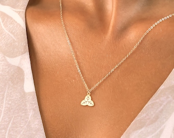 Clover Necklace Gold Clover Pendant Lucky Charm Gift for Her Four Leaf Clover Jewelry Shamrock Necklace Clover Lover Good Luck Necklace