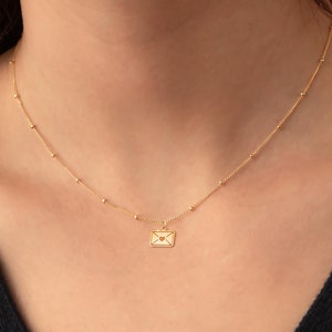 Collar con carta de amor, dije de sobre, regalo para novia, colgante de amor, collar de cadena con cuentas, regalo para ella, regalo de aniversario, colgante con carta