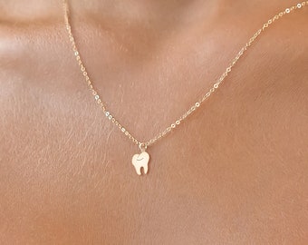 Collar con colgante de diente de oro, regalo para ella, collar médico, collar de dentista, regalo para estudiantes de enfermería, joyería dental, regalo de graduación