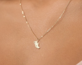 Collar con zapatillas para correr, regalo para corredores, regalo para maratones, regalo para correr, joyas bonitas, collar con dije de zapatillas para correr, collar de equipo