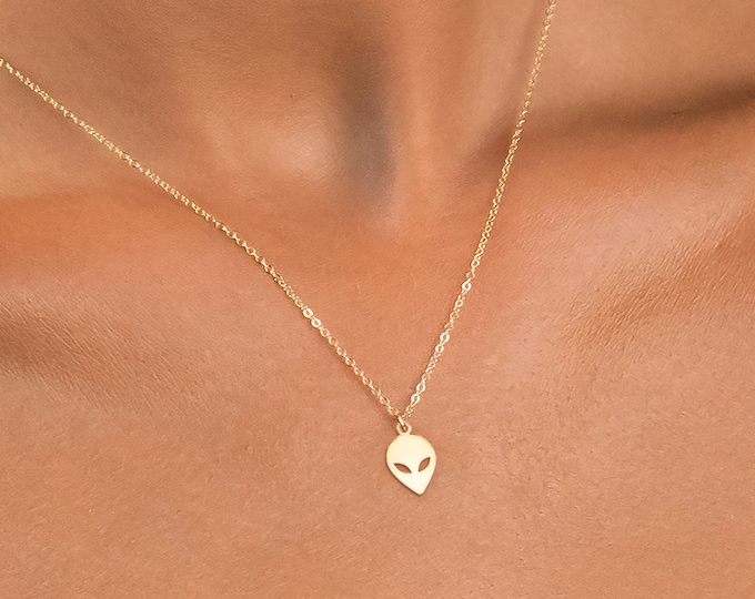 UFO Alien Necklace Personalized Necklace Whimsical Dainty Jewelry 90s Charm Necklace Alien Jewelry Custom Necklace Birthday Gift for Her