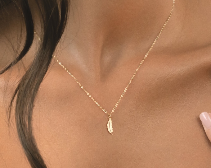 Feather Charm Pendant Necklace Delicate Boho Necklace Gold Feather Charm Jewelry Gift for Her Graduation Bird Feather Jewelry