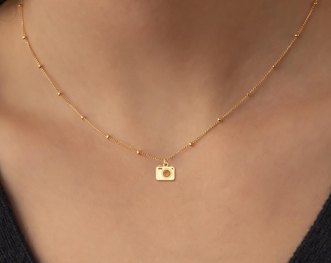 Gold Camera Necklace Tiny Pendant Fun Jewelry Retro Camera Charm Photography Necklace Shutterbug Gift Creative Jewelry Gift for Her