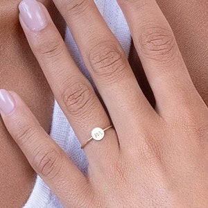 Anillo con inicial, anillo personalizado, anillo con letra personalizada en plata de ley, anillo grabado en oro + oro rosa, regalo para mamá, joyería para mujer