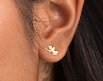 Orecchini a bottone con angelo Orecchini minimalisti delicati Orecchini piccoli e semplici Regalo personalizzato per lei Orecchini per tutti i giorni Orecchini con angelo Gioielli a bottone
