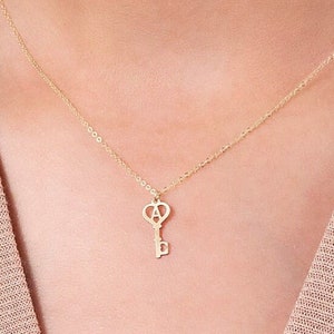 Collar con colgante de llave de oro, joyería personalizada, regalo para ella, collar con letra, dije de llave, regalo para novia, collar con inicial, regalo de cumpleaños