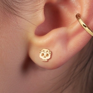 Boucles d'oreilles tête de mort en sucre, boucles d'oreilles tête de mort en or, bijoux squelette, boucles d'oreilles sorcière, bohème gothique, Toussaint, tête de mort en sucre, bijoux faits main