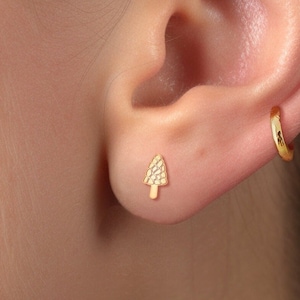 Pendientes de setas Morel, pendientes divertidos lindos, pendientes de oro, joyería hecha a mano, pendiente de oro simple, pendientes de la naturaleza, pendientes lindos de setas