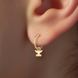 Whale Tail Huggie Creolen Anhänger, Handgefertigt in Gold Vermeil, Silber, Massiv 14k Gold | Handgefertigter Schmuck, Wal Schmuck