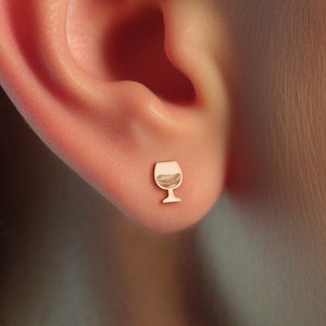 Boucle d&#39;oreille vin rouge et blanc, boucle d&#39;oreille délicate, boucle d&#39;oreille en or à assortir, bijoux faits main, boucles d&#39;oreilles verre à vin, cadeau d&#39;enterrement de vie de jeune fille