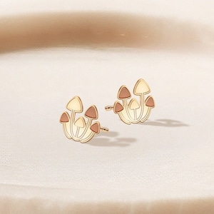 Pendientes de setas, pendientes lindos, pendientes de oro, joyería hecha a mano, pendiente de oro simple, pendientes de la naturaleza, lindos pendientes de setas Shijemi