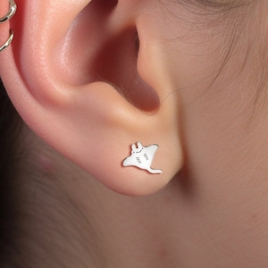 Manta Ray Earrings, Animal earrings, Whimsical earrings, Cute Manta ray Earrings , Beach Stud Earrings, Sea Creature Earrings, Gifts for Her
