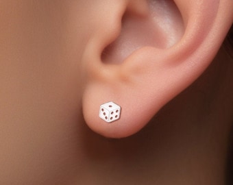 Dobbelstenen oorbellen gouden spel sieraden cadeau voor haar DnD sieraden dobbelstenen studs charme casino dobbelstenen oorbellen geeky cadeau gamer cadeau verjaardag nerdy cadeau
