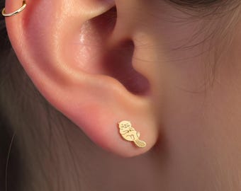 Oorbellen met zeeottermotief: massief 10K of 14K goud, handgemaakt, sterling zilveren sieraden met oceaan- en natuurmotief.