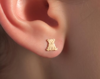 Oorbellen met bedeltje in de vorm van een zittende teddybeer: massief 10K, 14K goud, handgemaakte sieraden voor de babykamer.