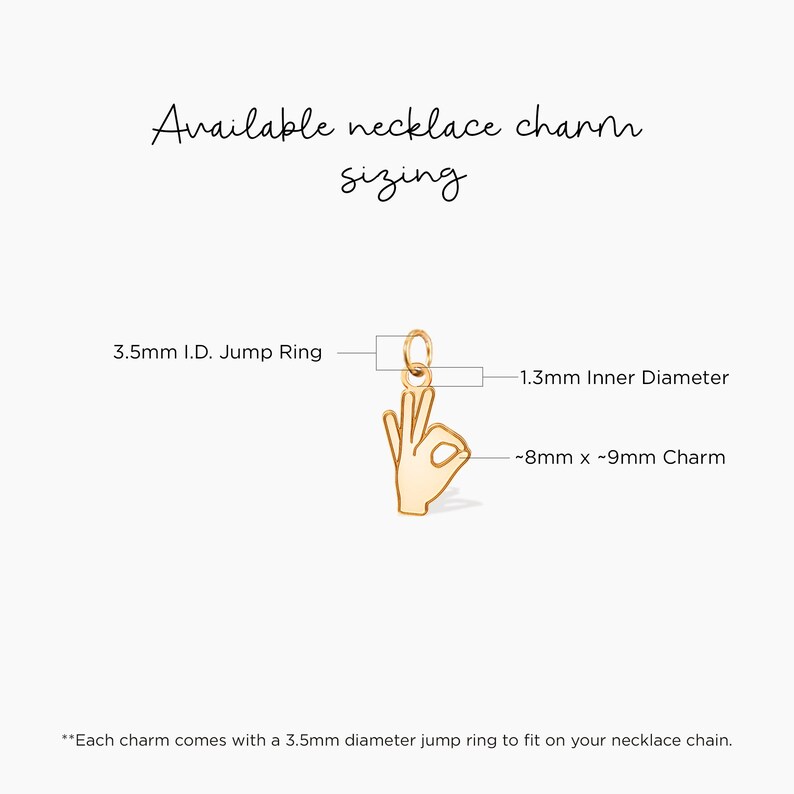 Op de afbeelding: Gouden halskettinghanger in de vorm van een hand die het OK-teken maakt. De hanger is ongeveer 8 mm bij 9 mm en heeft een 1,3 mm binnendiameter sprongring. Elke hanger wordt geleverd met een 3,5 mm sprongring die past op uw ketting.