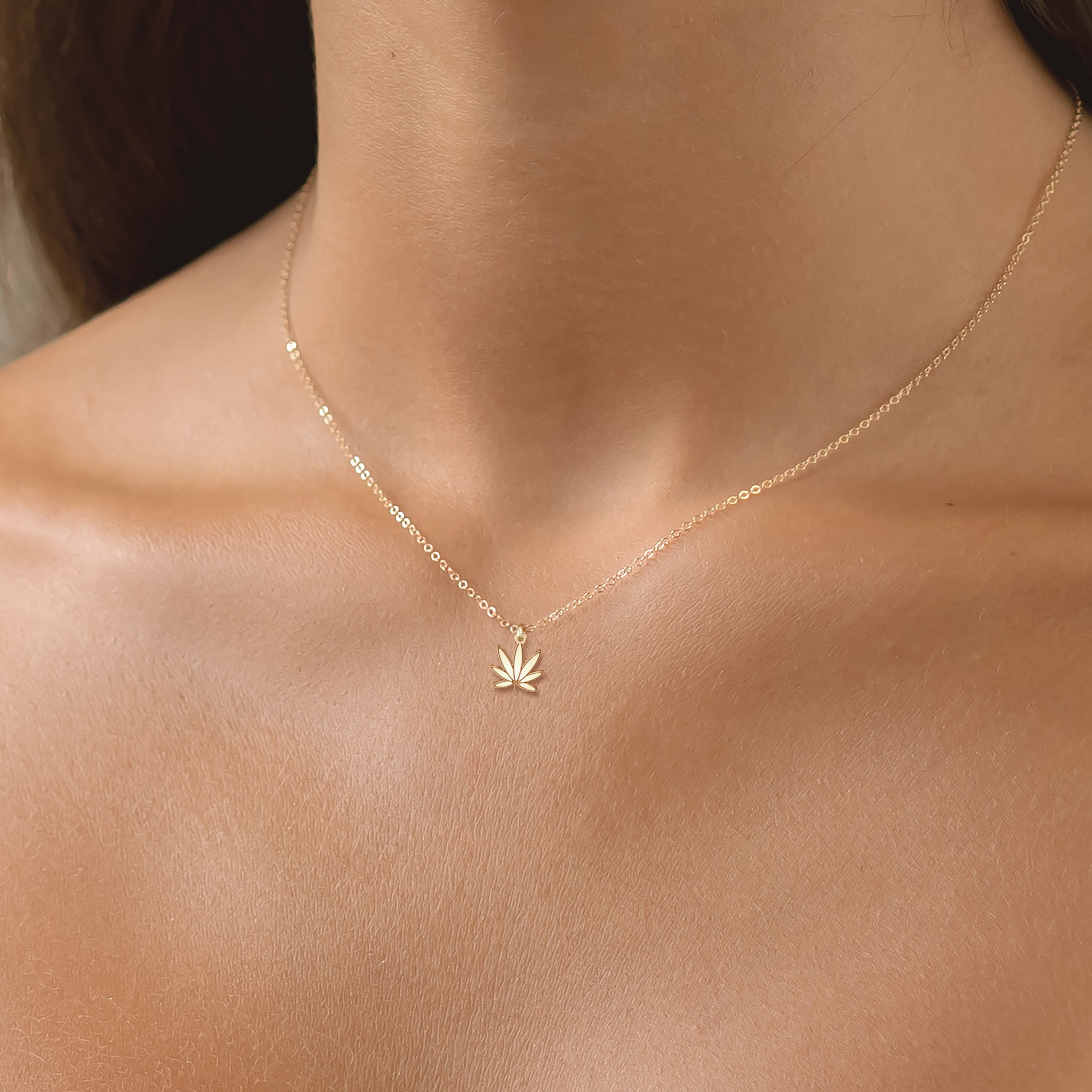 マリファナの葉のネックレス 刻印ペンダント 彼女へのギフト 植物