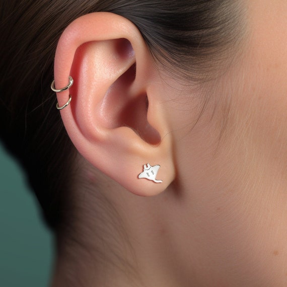 Manta Ray Earrings, Animal earrings, Whimsical earrings, Cute Manta ray Earrings , Beach Stud Earrings, Sea Creature Earrings, Gifts for Her