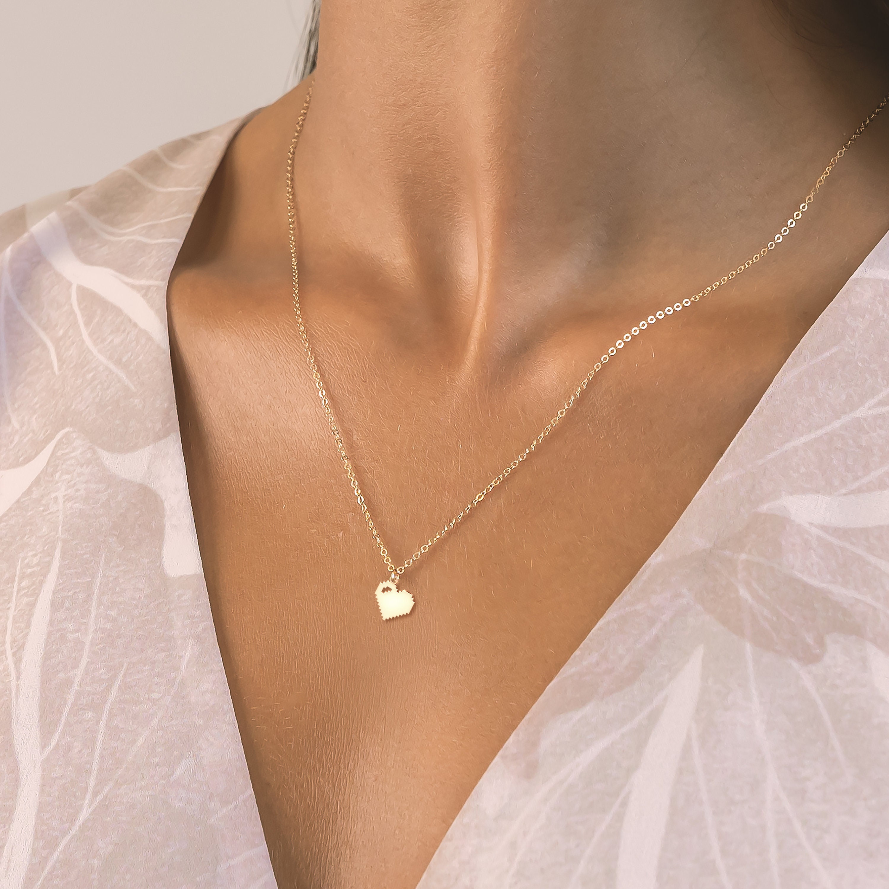 [MARGESHERWOOD] PIXEL HEART NECKLACE ★大人気★ Articulated Pixel Heart Necklace – A Unique 3D-Printed Gift