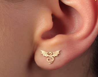 Oorbellen met gevleugelde draak: massief 10K, 14K goud, handgemaakte mythische sieraden, gotisch cadeau