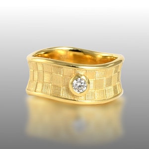 18k Gold Textured Woman's Wedding Band 'Lauhala' with 3mm Diamond, Size 6.5, Wide Yellow Gold Wedding Ring, Unique Woman's Gold Diamond Ring